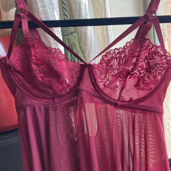 Maidenform 32C Burgundy, sexy lingerie with lace top and cheer bottom - Picture 7 of 12